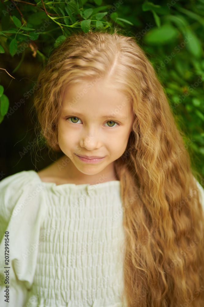Naklejka premium Enchanted Green Gaze