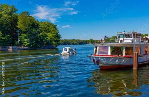 Obraz na plátně Berlin Friedrichshagen im Sommer - Ausflug Spree und Müggelspree - Wassersport i