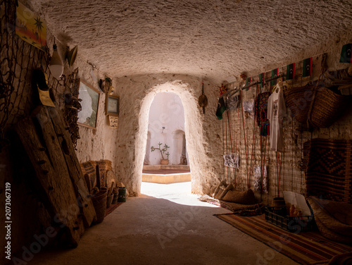 Obraz na plátně Interior of a traditional Libyan troglodyte house on a sunny day