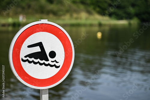 Lac baignade interdite danger noyade nager
