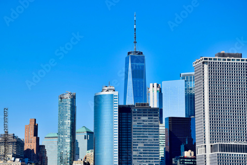 Cuadro en lienzo One World Trade Center Freedom Tower close-up with adjacent glass skyscrapers ag