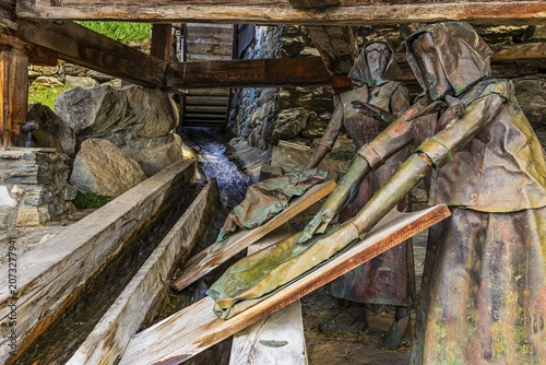 Copper sculptures of two washerwomen at the historic washing place, Saint Luc, Val d'Anniviers, Valais Alps, Canton Valais, Switzerland