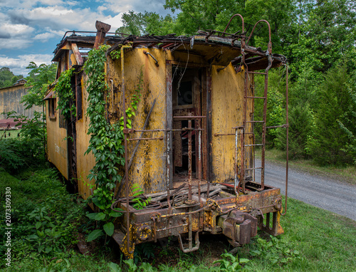 Quadro su tela Abandoned and delapidated old railroad caboose at the Cohasset Depot in rural Vi