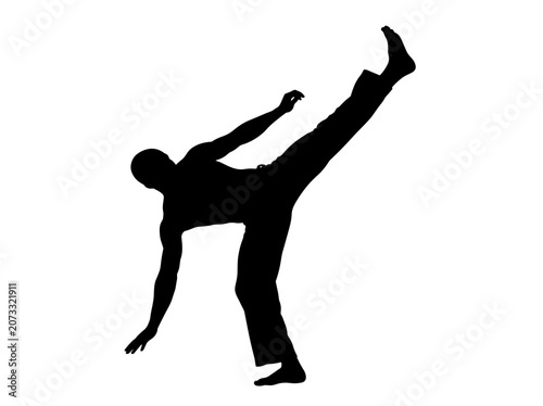 Foto Black silhouette of a man performing a high kick in capoeira