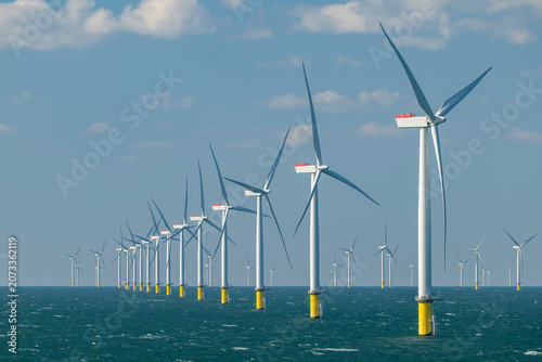 Quadro su tela Rows of offshore wind turbines of the Burbo Bank windfarm in the Irish Sea near the UK coast between Heysham and the Isle of Man