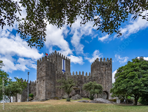 Billede på lærred Guimaraes Castle National symbol of the tenth century.Portugal