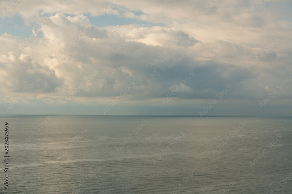 Obraz premium Sea landscape with thunderclouds after rain.