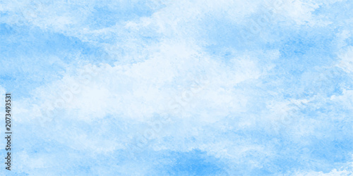 Cuadro en lienzo Abstract watercolor painting of soft blue sky with wispy white clouds, evoking a sense of calm and serenity