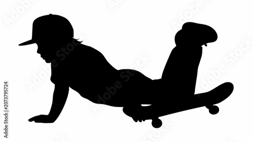 Foto Silhouette skateboarder wearing backward cap on board