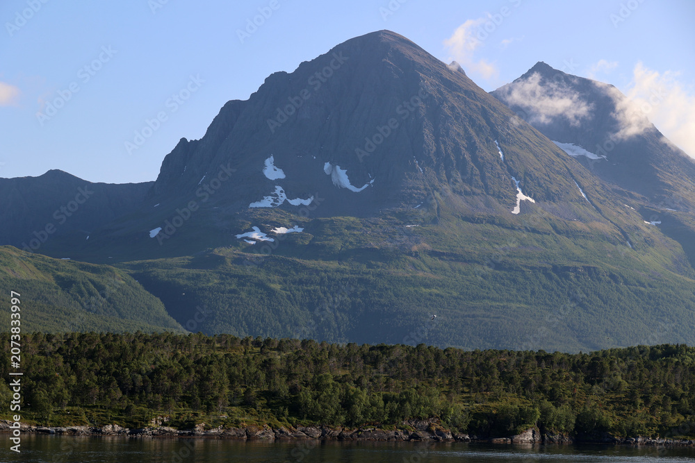 Obraz premium Fantastic coastal landscape in the Troms region of Northern Norway