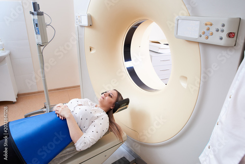 Quadro su tela Female patient undergoing MRI - Magnetic resonance imaging in Hospital