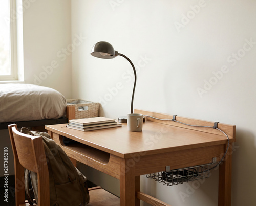 Fotografija Dorm desk setup after college move in