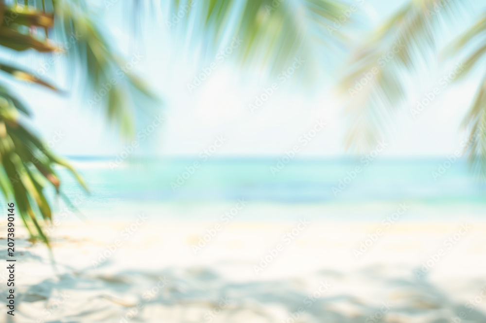Obraz premium Tropical beach paradise with dreamy sunlight and turquoise water .