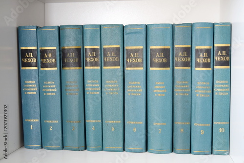 Schilderij op canvas Ten volumes of Anton Chekhov vintage books collection on a white shelf