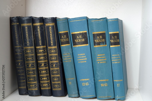 Canvastavla Vintage Russian literature book collections of Lermontov and Chekhov on a shelf