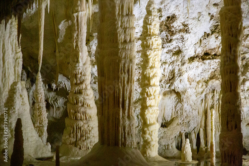 Photos Splendida veduta delle grotte di Frasassi con le stalattiti e le stalagmiti nell
