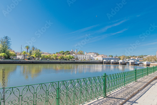 Ville de Tavira en Algarve dans le sud du Portugal.ille de Tavira en Algarve dans le sud du Portugal.