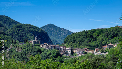 Village perché pittoresque de Lantosque dans la vallée de la Vésubie dans l'arrière pays niçois dans les Alpes-Maritimes au printemps