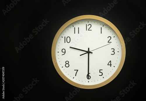 Wall clock showing 9:30 or 21:30