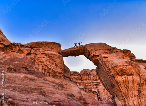 Cuadro en lienzo Burdah Rock Bridge in Wadi Rum, Jordan