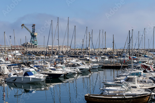 Brume maritime sur le port de l'Estaque à Marseille