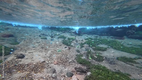 神奈川県箱根で撮影した千条の滝の透き通った水中の動画