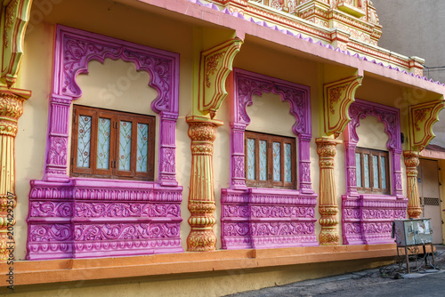 Fényképezés An exterior shot of a local Hindu temple in the suburban neighbourhood of Kharadi, showcasing traditional Indian temple architecture, intricate carvings and devotional details
