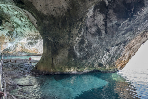 Obraz na plátne arched hollows and walkway at Bue Marino cavern landing place, Cala Gonone, Ital