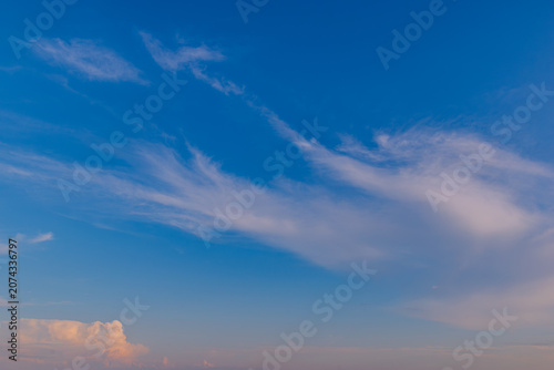 夕空に伸びる雲