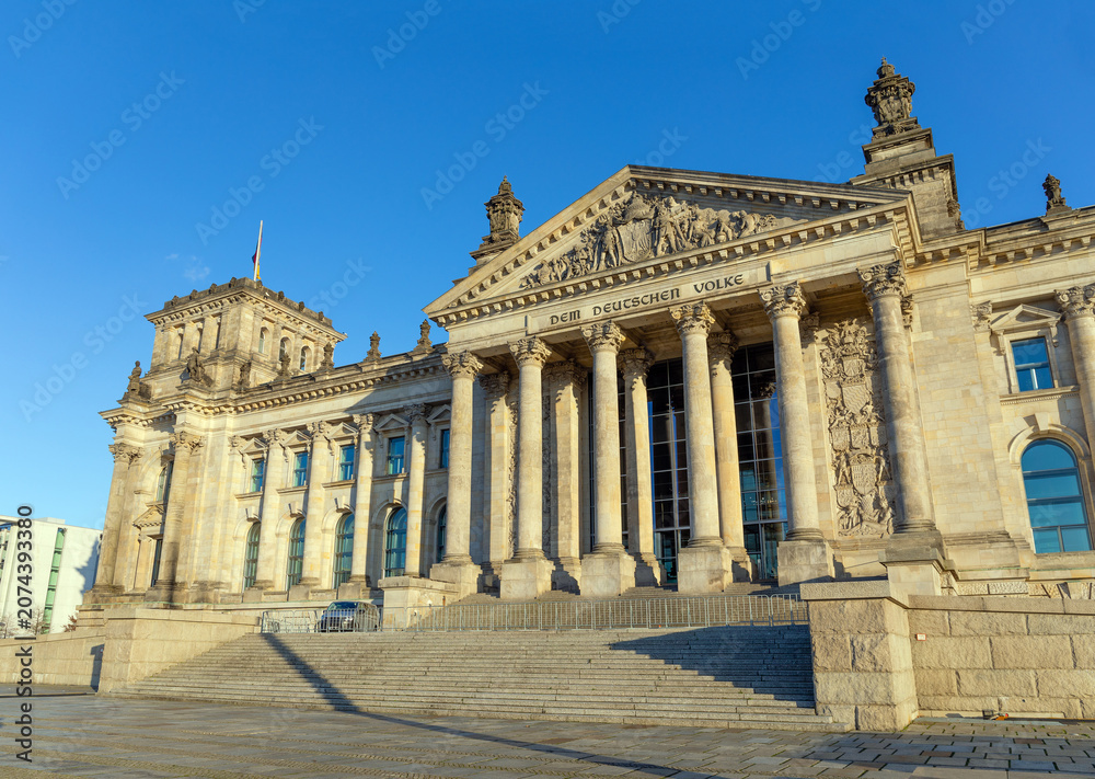 Obraz premium Exterior view of the Reichstag building in Berlin, Germany