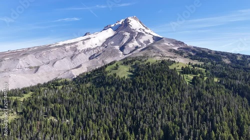 The rugged Mt. Hood is surrounded by national forest and spans all the way to the Columbia River Gorge in Oregon. This scenic and wild area, close to Portland, offers year-round recreation.
