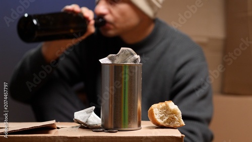 Schilderij op canvas Homeless man drinking from a bottle