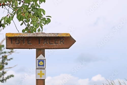 Wegweiser zu den Toten Tälern in Sachsen-Anhalt