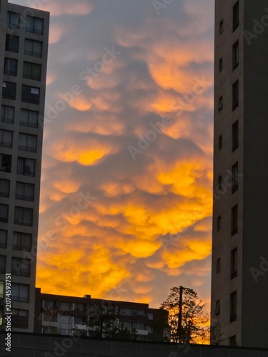 Quadro em tela fluffy clouds in Santiago de Chile