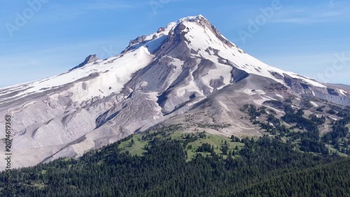 The rugged Mt. Hood is surrounded by national forest and spans all the way to the Columbia River Gorge in Oregon. This scenic and wild area, close to Portland, offers year-round recreation.