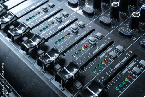 Fotografie Close Up Professional Audio Mixing Console with Faders and LED Level Meters in R