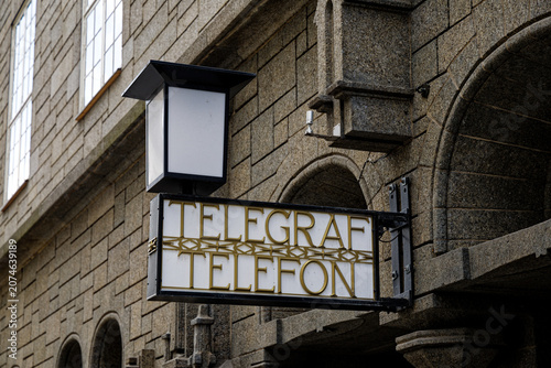 Schilderij op canvas Historic 'Telegraf Telefon' Sign on a Grand Stone Building