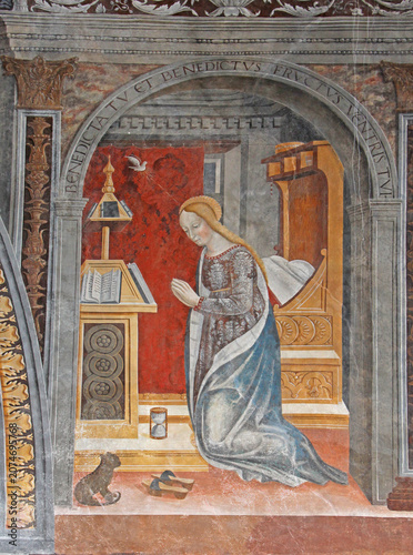 Madonna annunciata; affresco di Pietro da Cemmo nella chiesa di Santa Maria Assunta a Esine (Brescia)