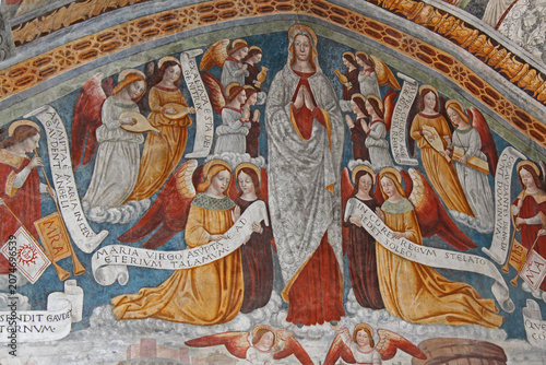 Schilderij op canvas Maria assunta in cielo tra cori di angeli; affresco di Pietro da Cemmo nella chi