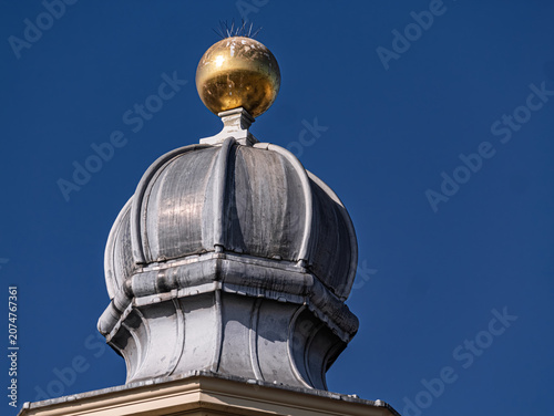 Fotografia Gold Globe On Top Of Onion Dome