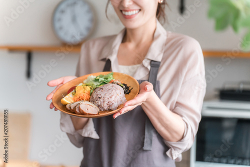 A housewife having a one-plate lunch in the kitchen