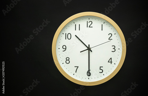 Wall clock showing 10:30 or 22:30