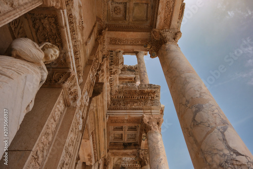 Bild auf Leinwand Facade of the ancient Roman Library of Celsus in the archaeological site of Ephe