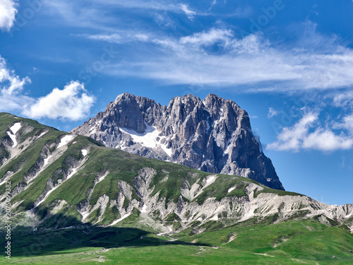 Cielo estivo sulle montagne del GRAN SASSO D'ITALIA