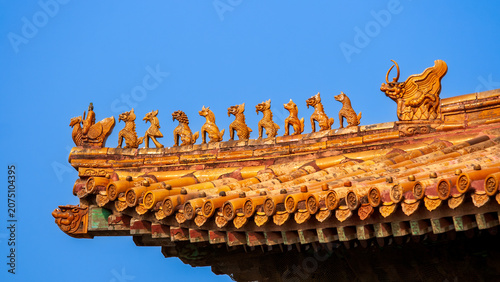 Cuadro en lienzo Yellow glazed ridge ornaments on the eaves of Hall of Supreme Harmony, Forbidden