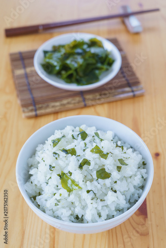 日本の食べ物｜ワカメご飯とワカメ