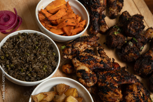 Foto Repas de viande grillée avec légumes et riz à La Défense en France