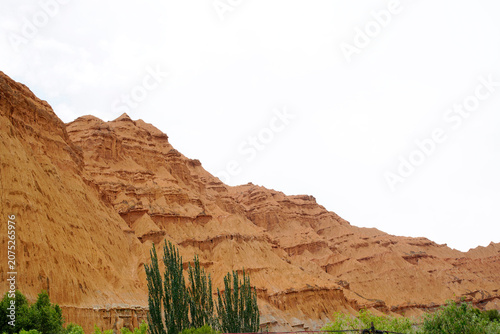 Foto Real shot of loess erosion Danxia landform stratification gully soil mountain