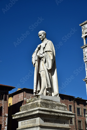 Statue Place du Duomo à Lucca. Italie