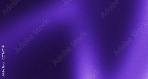 Φωτογραφία Vibrant purple abstract background with grainy texture overlay featuring soft light beams across smooth surface for modern graphic design composition